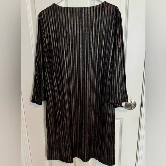 NWOT Chico’s Lurex Stripe Velvet Short Dress Size 12 (Chico’s Size 2). - Picture 4 of 7